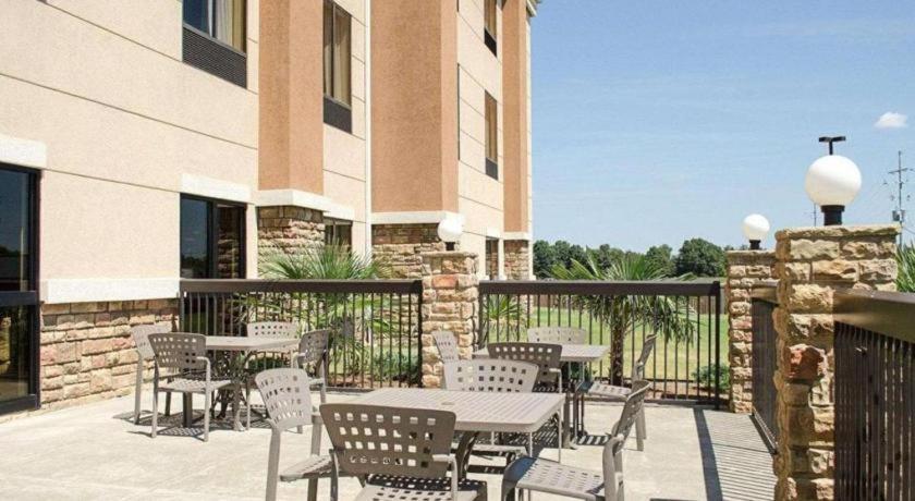 Comfort Suites Greenwood Exterior photo